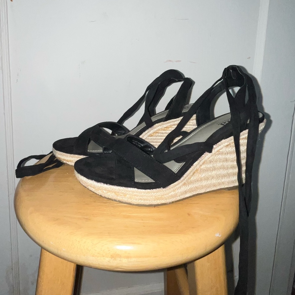 Heel laced up